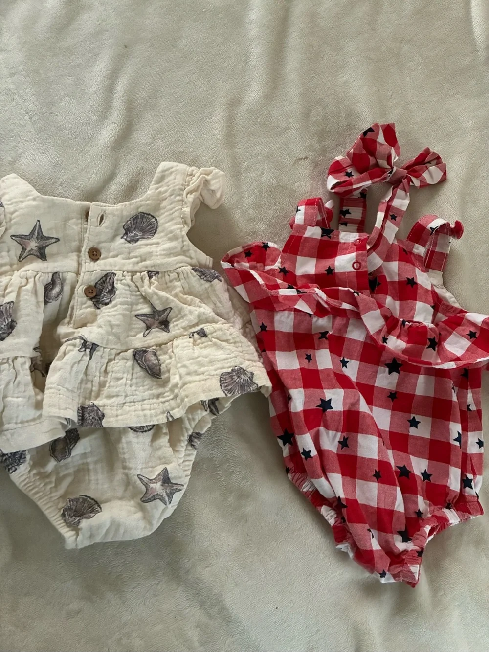 2 outfits 0-3 months one-piece rompers Carters and cat & jack